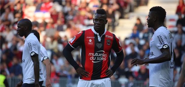  里昂主场惨败尼斯，防守漏洞暴露主帅承压  