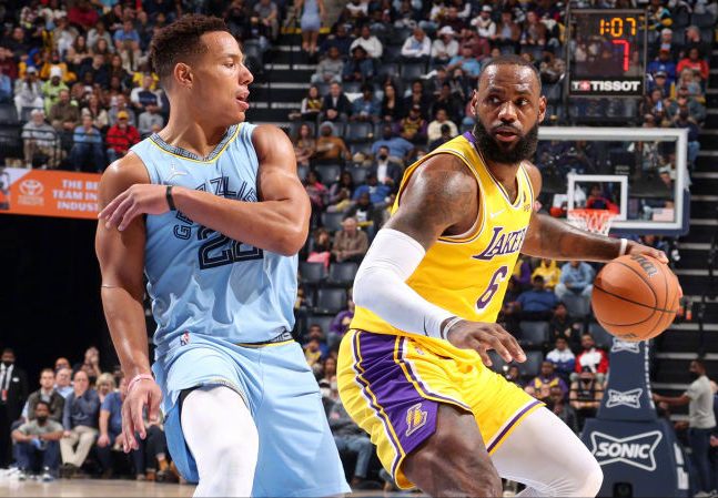  灰熊逆转掘金保留晋级希望