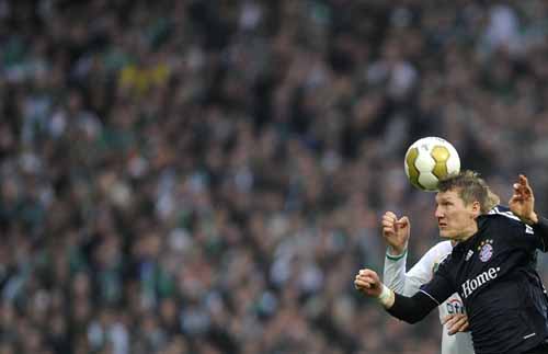  不来梅前锋嗅觉极其敏锐，抢点射门打破僵局局面